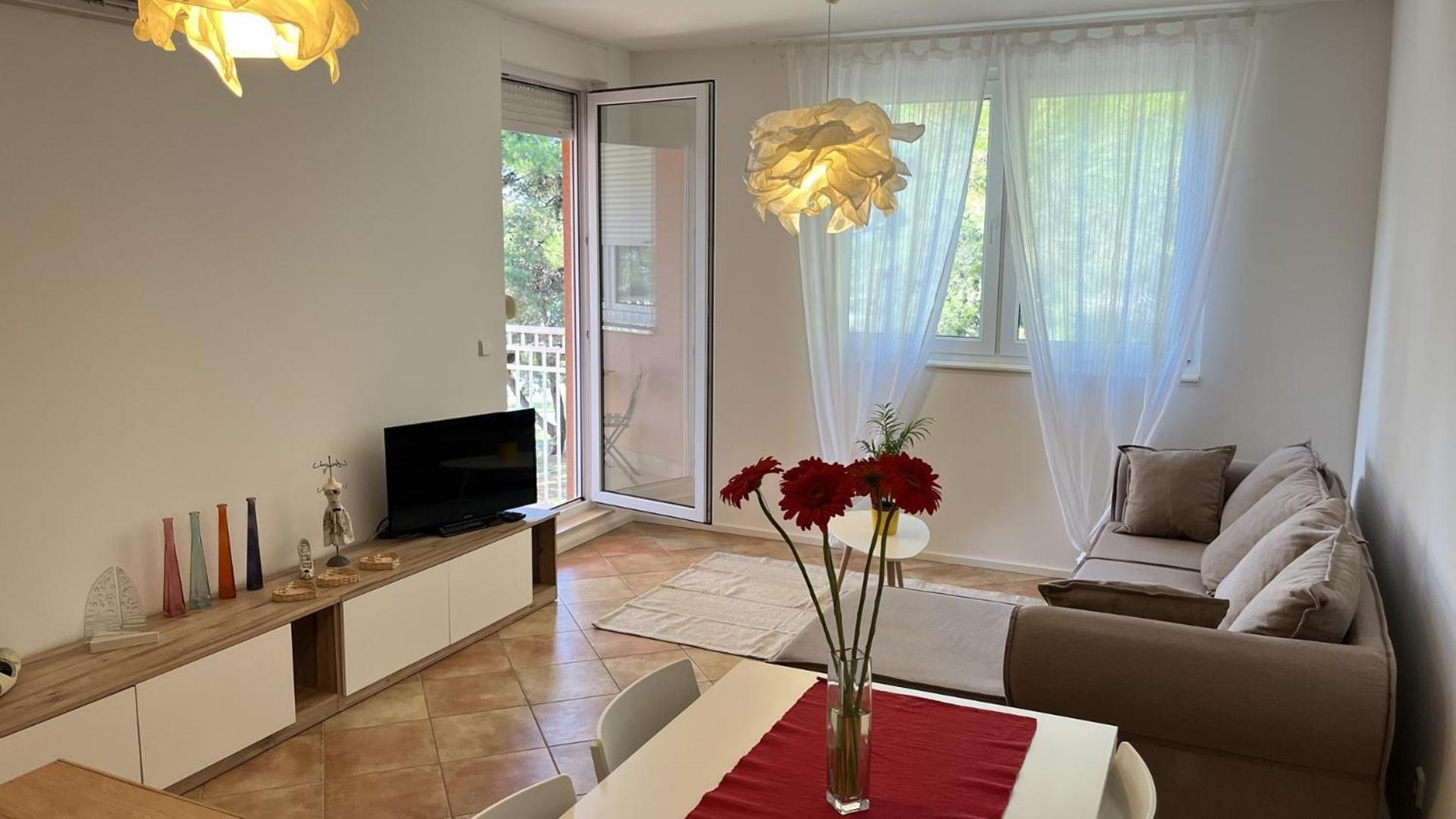 Apartmán Kastanija With Balcony And Sea View Karpinjan