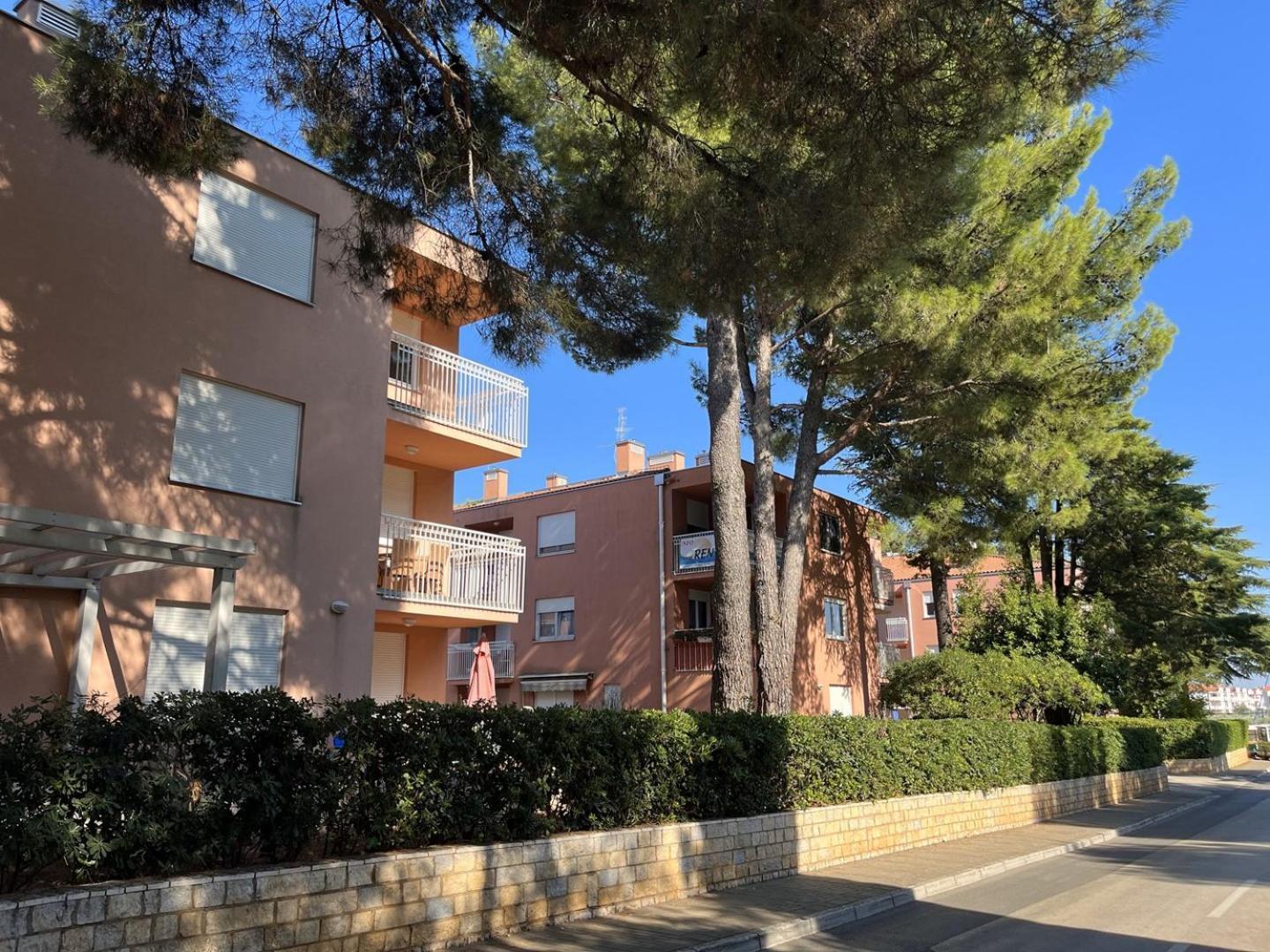 Kastanija With Balcony And Sea View *